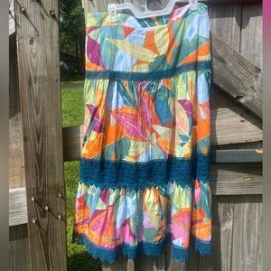 Time & Tru Floral Women's Skirt NWT 
size L (12-14)